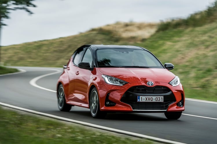 La citadine hybride de Toyota est capable de rouler en full éléctrique jusqu'à une vitesse de pointe de 130 km/h