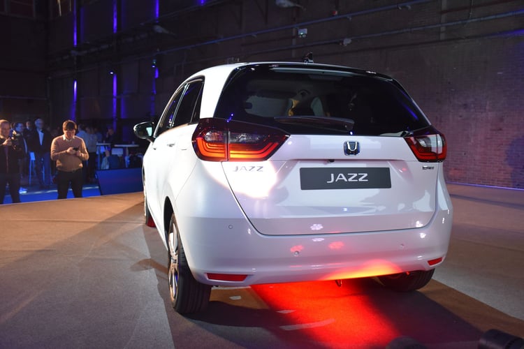 L'arrière abandonne les feux verticaux pour ces optiques classiques