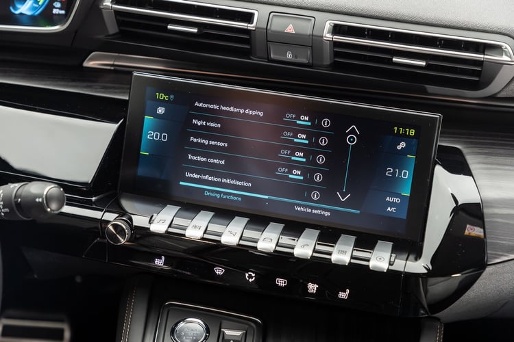 Au niveau du GPS, un menu liste les points de charge à proximité