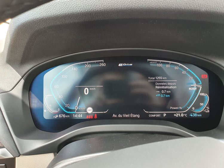 Batterie pleine, le X3 indique 38 km d'autonomie