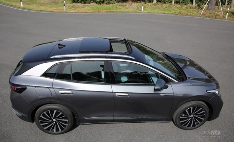 L toit ouvrant est en option