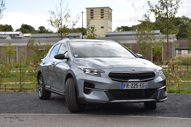 Avant Kia XCeed hybride rechargeable