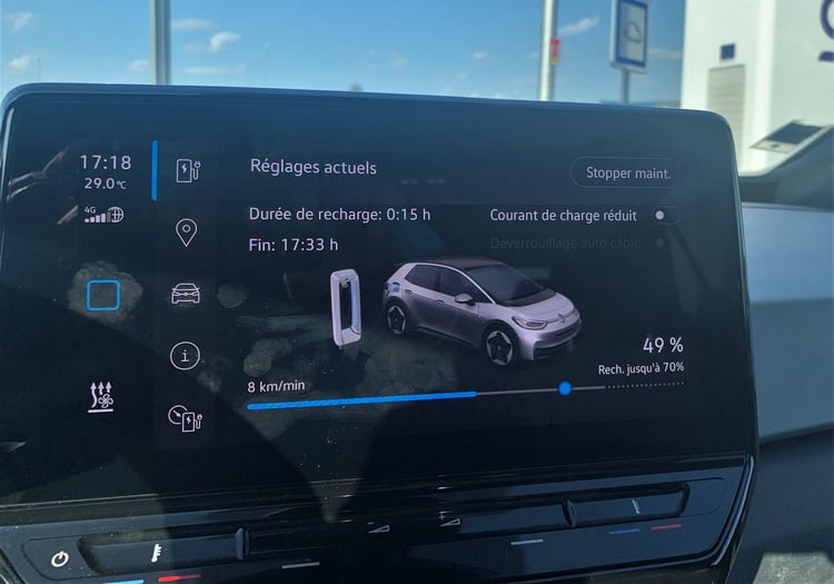 Lorsque l'ID3 est en charge, l'ordinateur de bord indique le temps restant