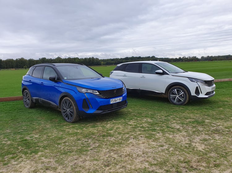 Comparaisons avec (gauche) et sans Black Pack (droite)