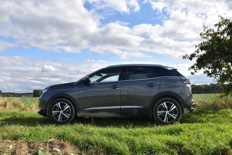 Profil du du Peugeot 3008 Hybrid4 GT Pack