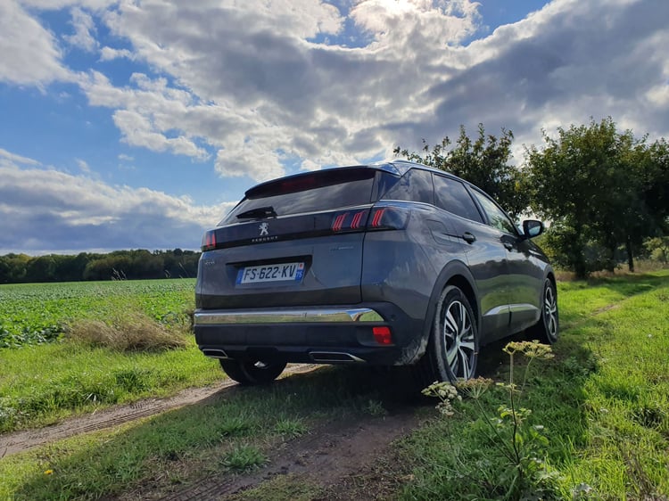 Vue arrière du Peugeot 3008 Hybrid4 GT Pack