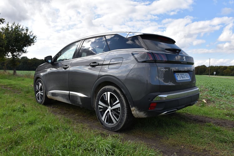 Arrière du Peugeot 3008 Hybrid4 GT Pack