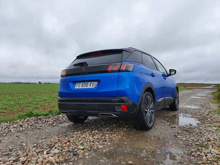 Vue arrière du Peugeot 3008 Hybrid 225 GT Pack