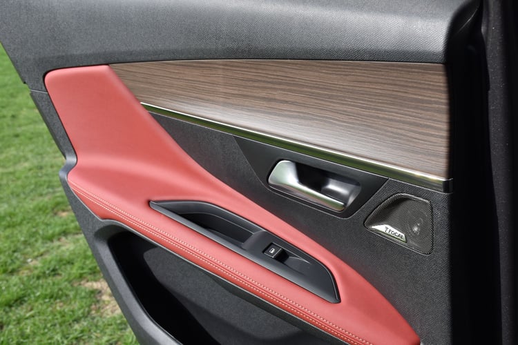 Contreporte du Peugeot 3008 Hybrid4 GT Pack