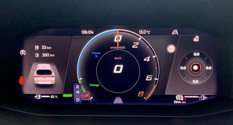 100 % numérique, l'instrumentation peut être facilement modifiée via les commandes au volant