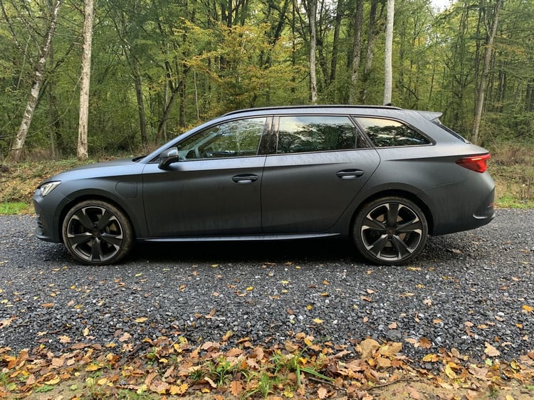 S'étalant sur 4,66 m, la Cupra Leon Sportstourer affiche 26 cm de plus