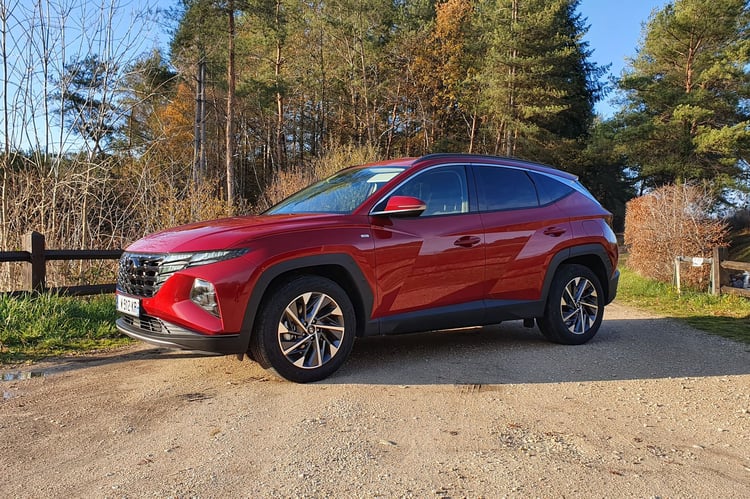 En jantes 18 pouces, il impose moins