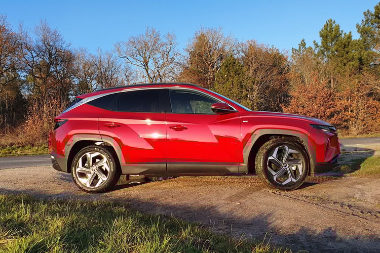 L'hybride essence développe 150 ch contre 136 en diesel