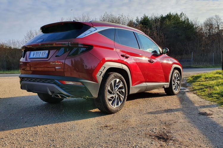 Le moteur diesel est disponible en 2 et 4 roues motrices "HTRAC"