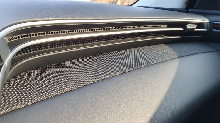 Les aérateurs latéraux se fondent dans la masse