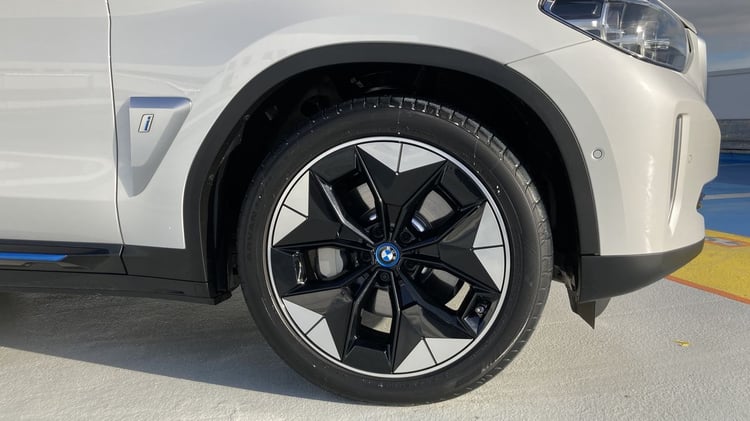 En finition Impressive, notre modèle d'essai est monté sur des jantes de 20 pouces