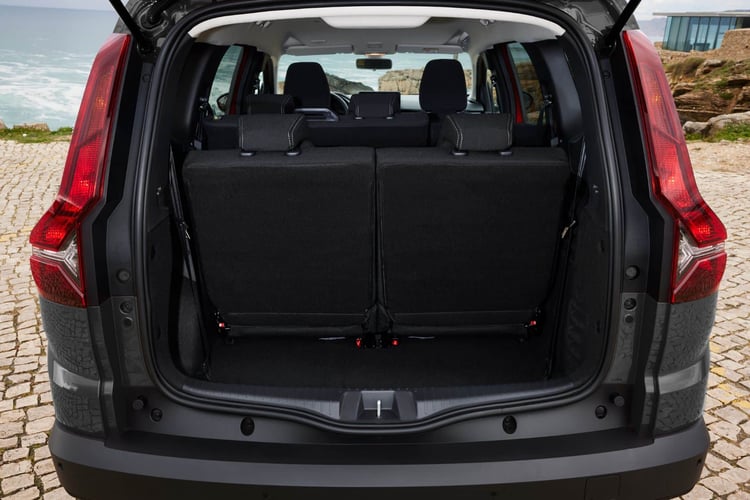 Le volume du coffre du Jugger hybride 7 places : 160 l