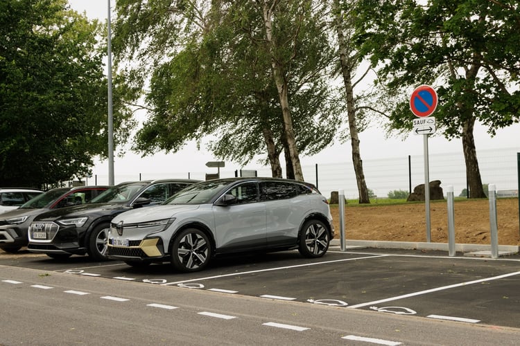 On pourrait attendre que Renault rejoigne le consortium Ionity. Il faudra encore attendre... 