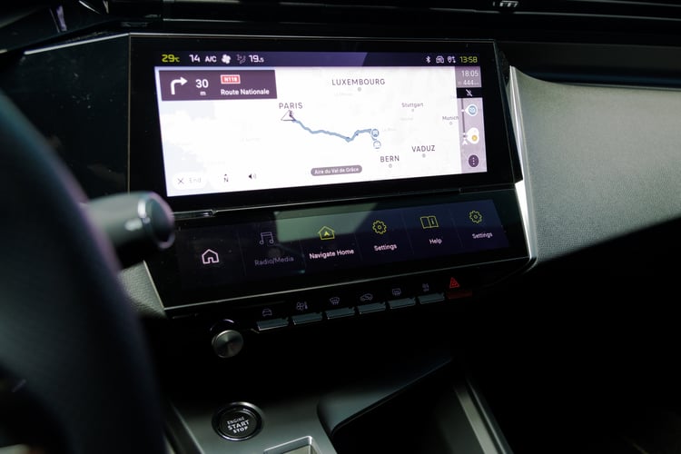 Bel écran tactile, et touches tactiles personnalisables pour des raccourcis