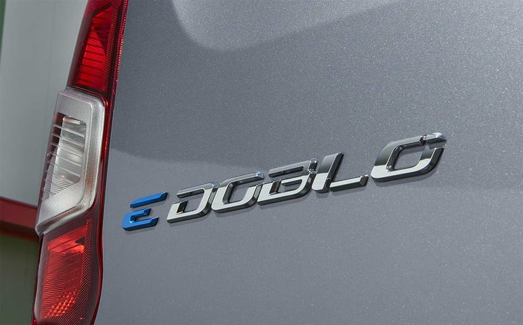 Le e-Doblo embarque une batterie de 50 kWh