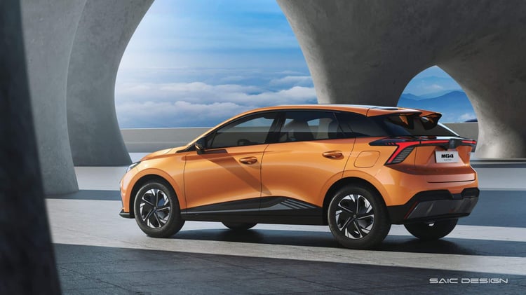 MG4 électrique V2 vue de profil arrière avec compacte électrique et signature LED