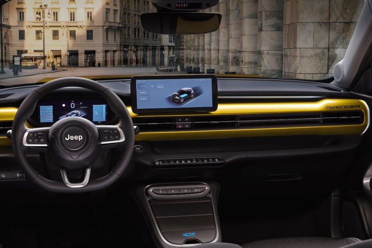 Planche de bord du Jeep Avenger électrique avec écran central tactile et combiné numérique
