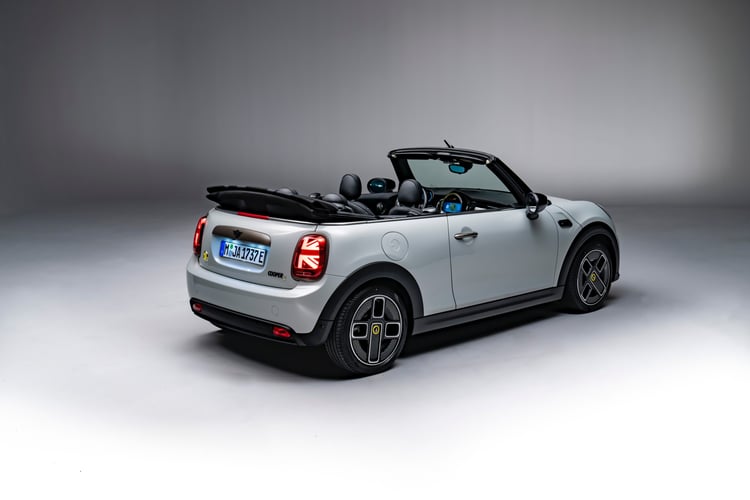 Mini Cooper SE Convertible (2023)
