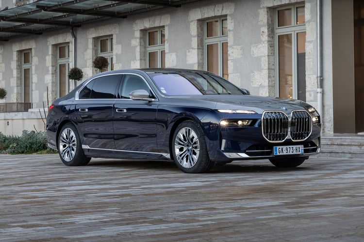 L'i7 est équipée de roues 245/50 R19 105 Y XL