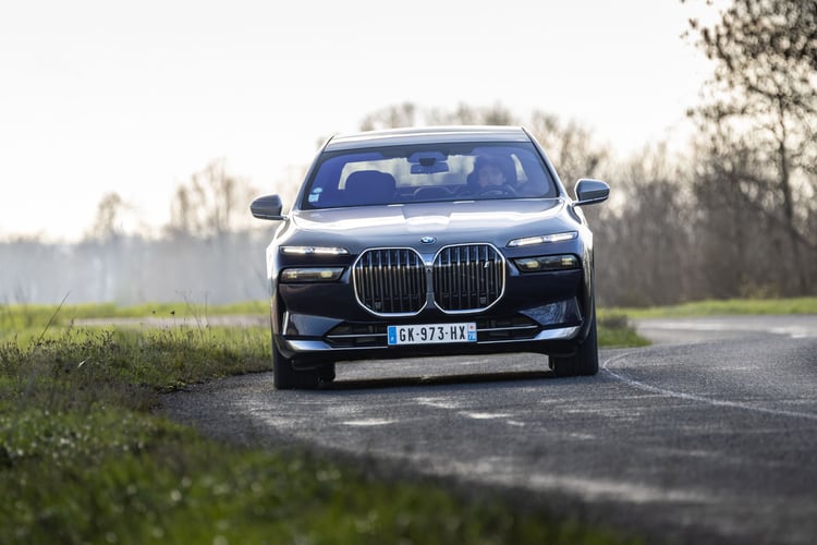 La version xDrive60 de l'i7 dispose d'une batterie de 101.7 kWh nets