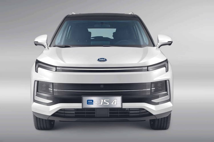 Les dimensions de l'e-JS4 : 4410 mm de long sur 1800 mm de large et 1660 mm de haut