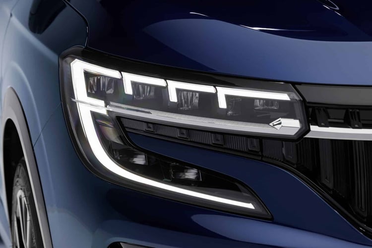 Le nouveal Espace reprend la même signature lumineuse que le SUV Austral