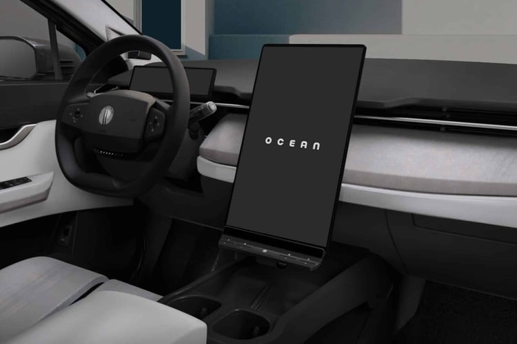 Les versions Extreme et One auront droit à un écran tactile central pivotant de 17,1 pouces