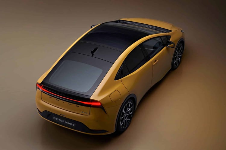 La Prius 5 développe une puissance totale de 223 ch (164 kW) avec le moteur thermique et électrique