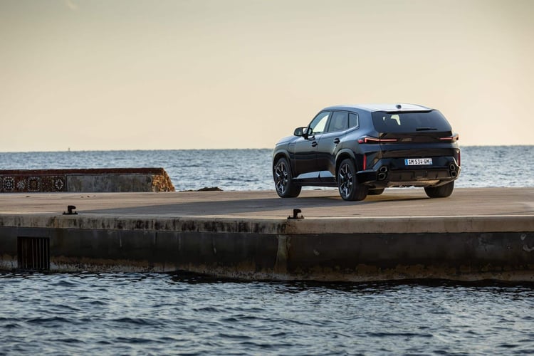 Le rayon de braquage du XM est de 12.5 m 