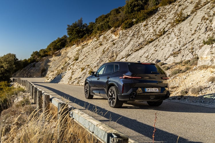 En mode tout électrique, le XM peut atteindre 140 km/h de pointe