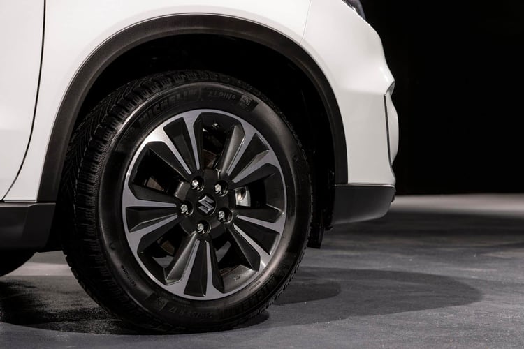 Selon la finition, le Vitara hybride reçoit des jantes de 16 ou 17 pouces