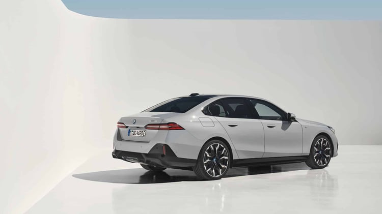 Les dimensions de l'i5 eDrive 40 : 5060 mm de long sur 1900 mm de large et 1515 mm de haut