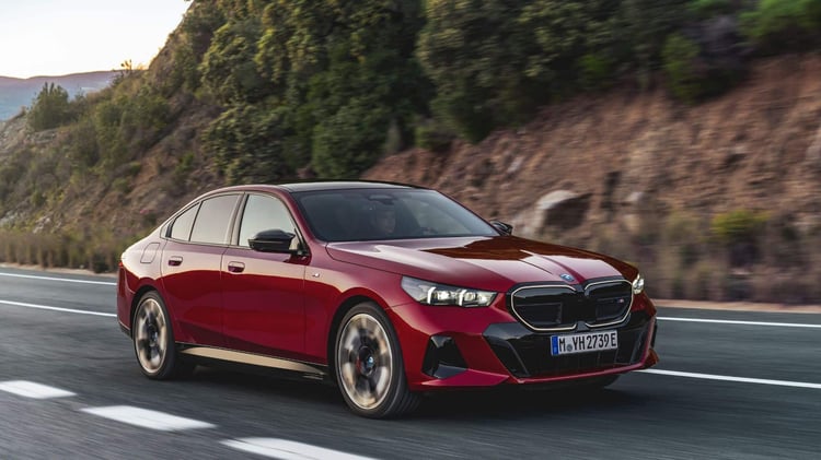 L'i5 M60 xDrive revendique une puissance totale de 442 kW, soit 601 ch !