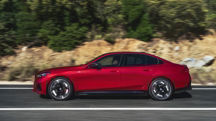 La vitesse maximale de l'i5 M60 xDrive est de 230 km/h