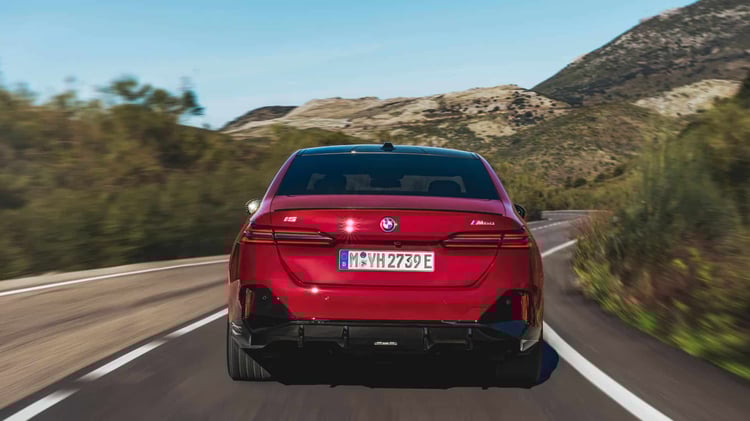 L'i5 M60 xDrive accélère de 0 à 100 km/h en 3.8 sec