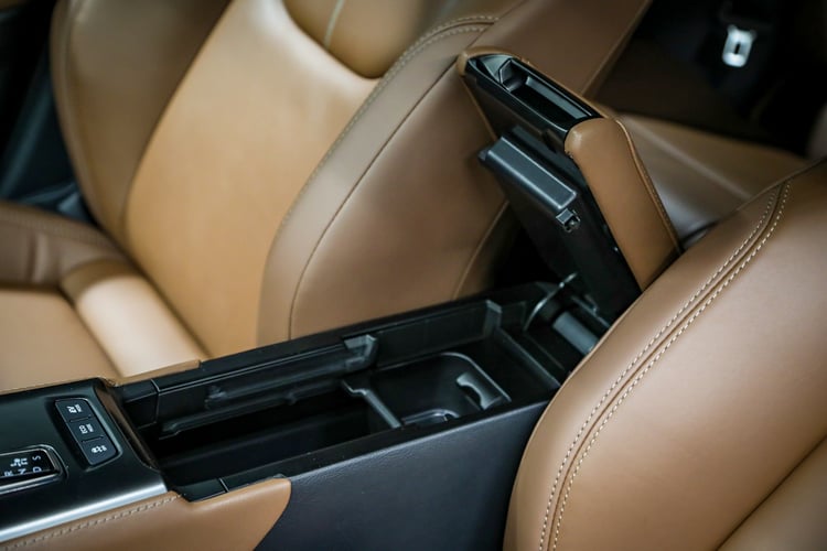 Accoudoir central du Lexus LBX