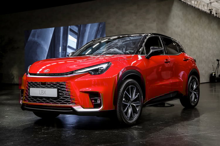 Lexus LBX trois quarts avant