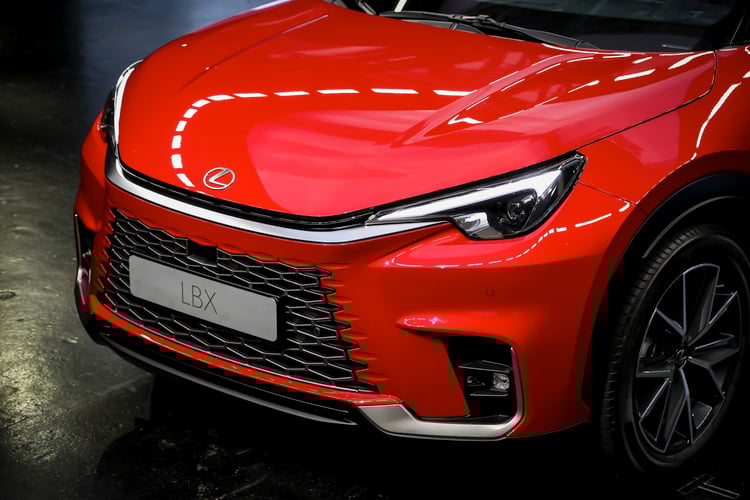 Capot du Lexus LBX