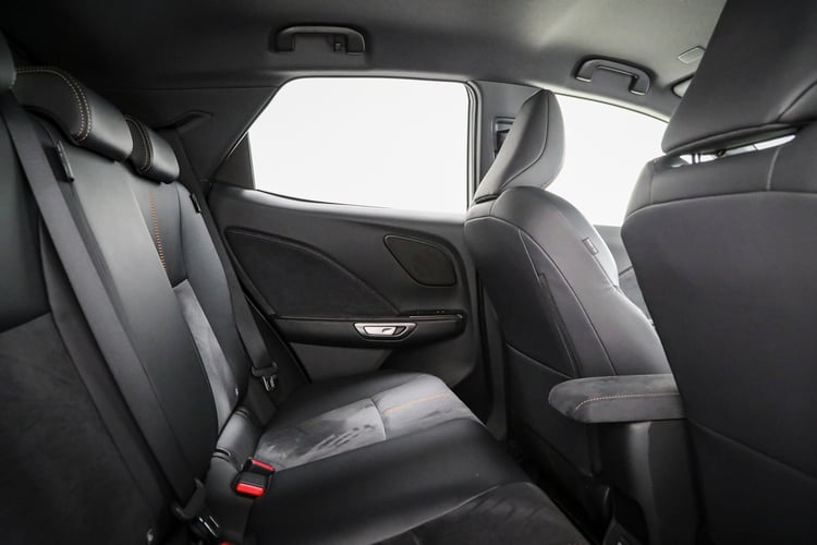 Places arrière du Lexus LBX