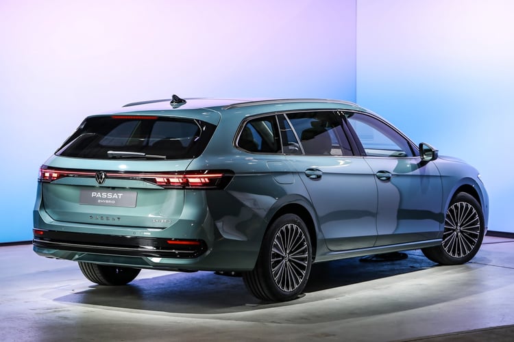 Volkswagen Passat eHybrid trois quarts arrière