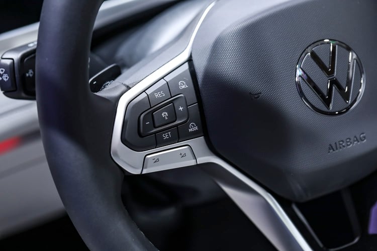 Volant multifonctions de la Volkswagen Passat eHybrid