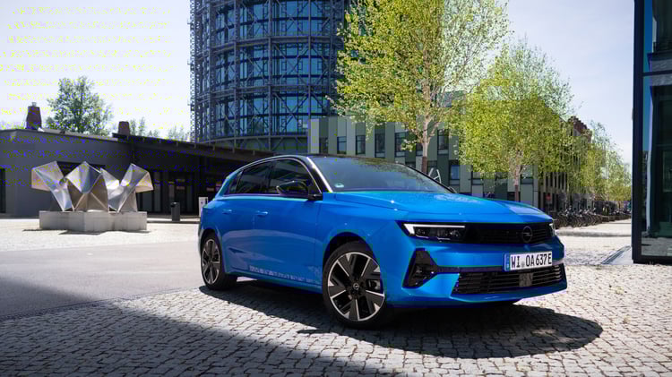 Opel Astra Electric 2023 berline avec autonomie jusqu’à 416 km selon le cycle WLTP