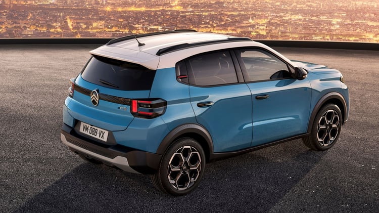 Citroën ë-C3 électrique vue arrière trois-quarts, citadine 5 portes à toit bi-ton