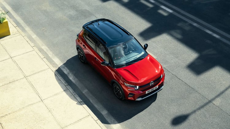 Citroën ë-C3 électrique vue aérienne en environnement urbain