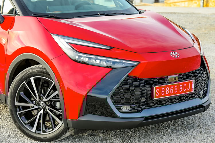 Feux avant du Toyota C-HR (2024)